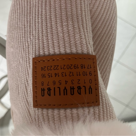 Ladies furry slippers.  NWOT - Picture 5 of 5